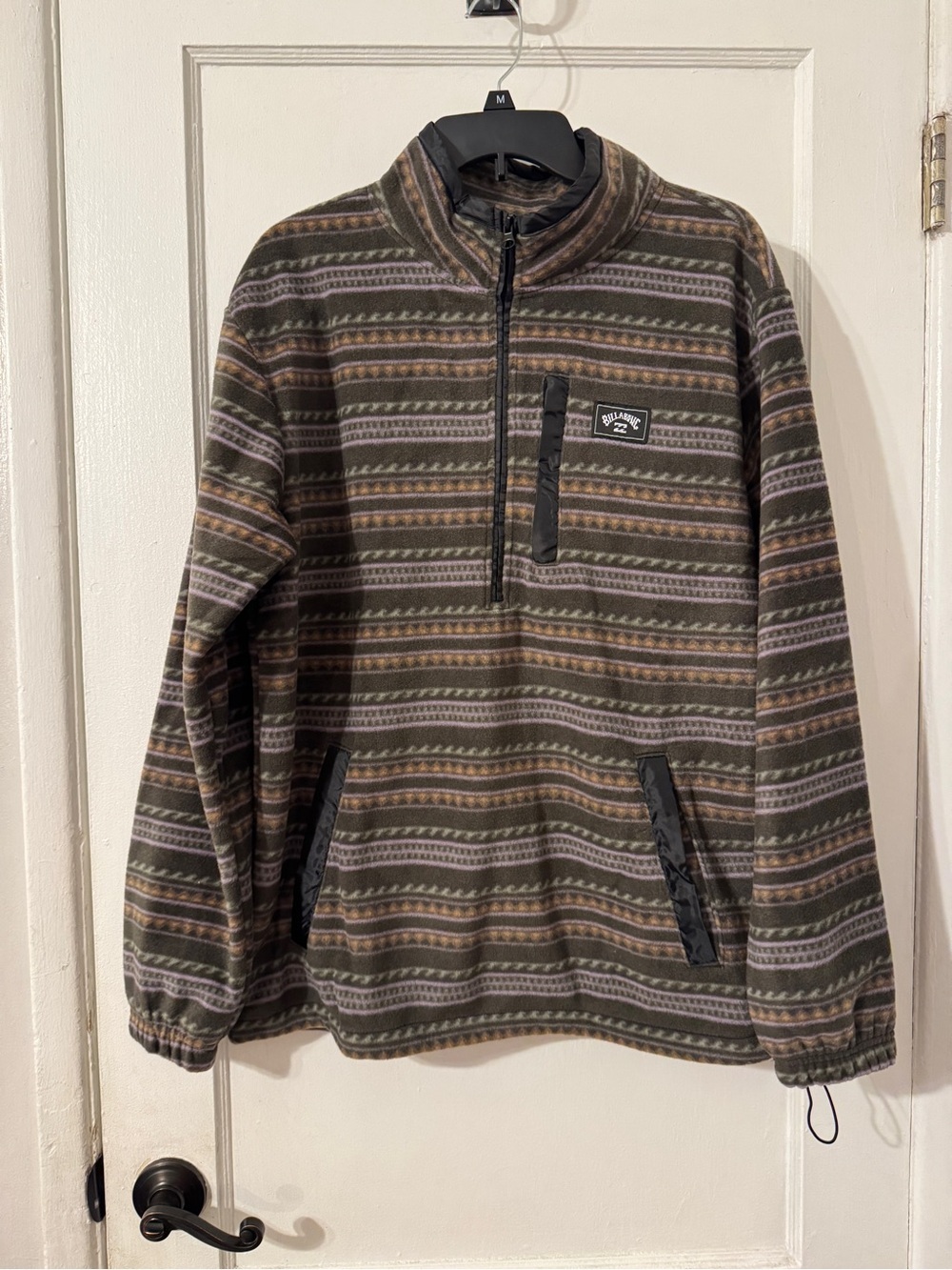 Billabong sweater size medium
